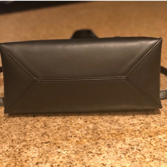 Authentic GIVENCHY LE STUDS LINE BAG - Picture 4 of 7